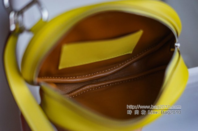 Hermes女包 Loop Banane 愛馬仕豬鼻子腰包 單肩手拿包掛件包  tdh2083